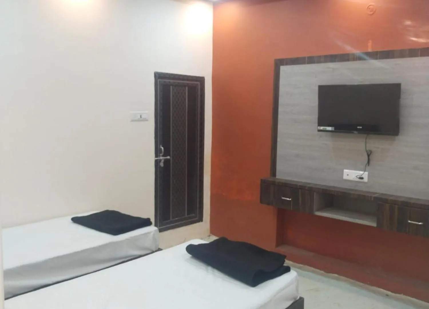 Goroomgo Varanasi Paradise Varanasi - Parking & Restaurant Available - Perfect Location And Comfortable Room 0*,