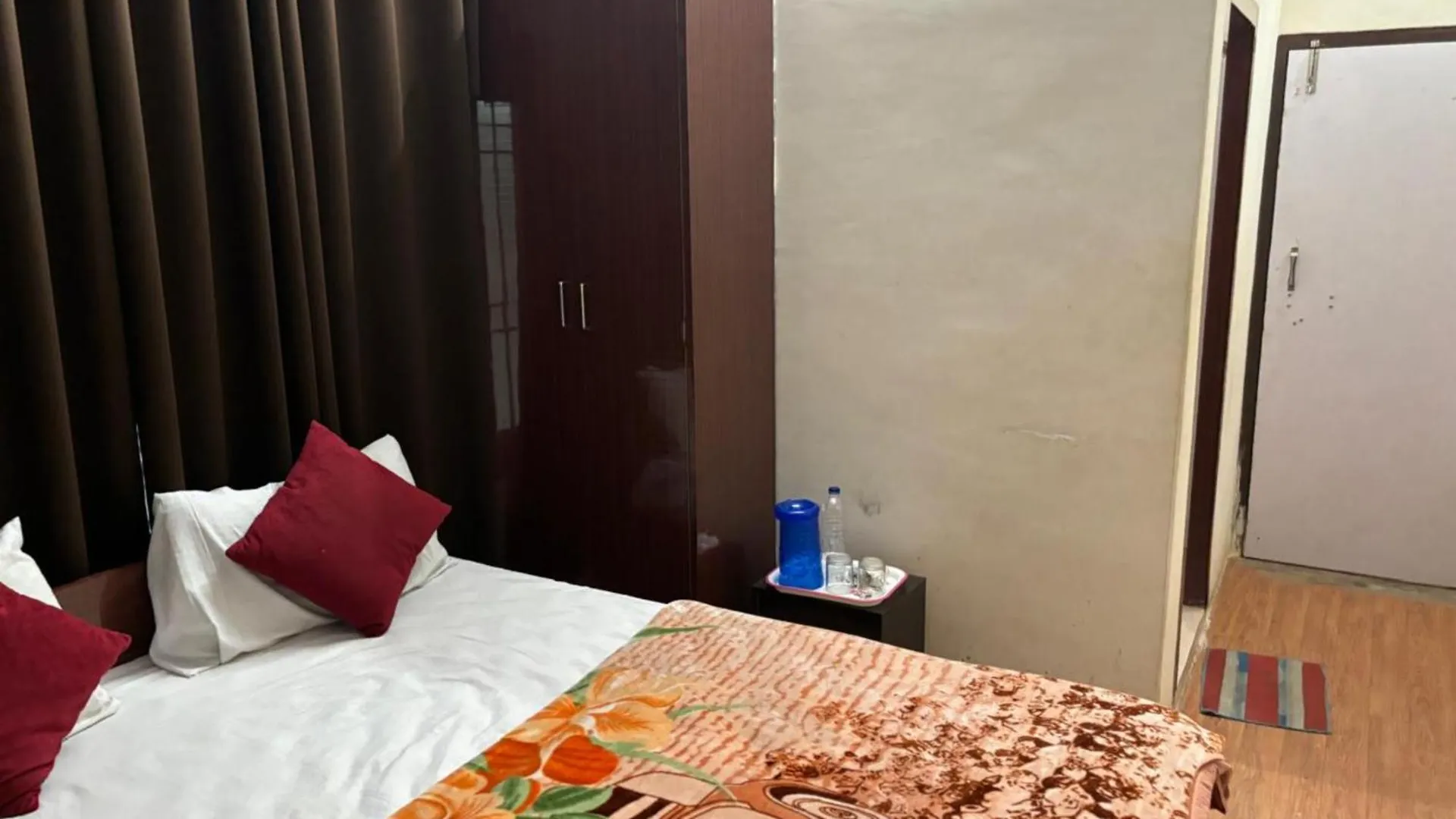 Goroomgo Varanasi Paradise Varanasi - Parking & Restaurant Available - Perfect Location And Comfortable Room 홈스테이