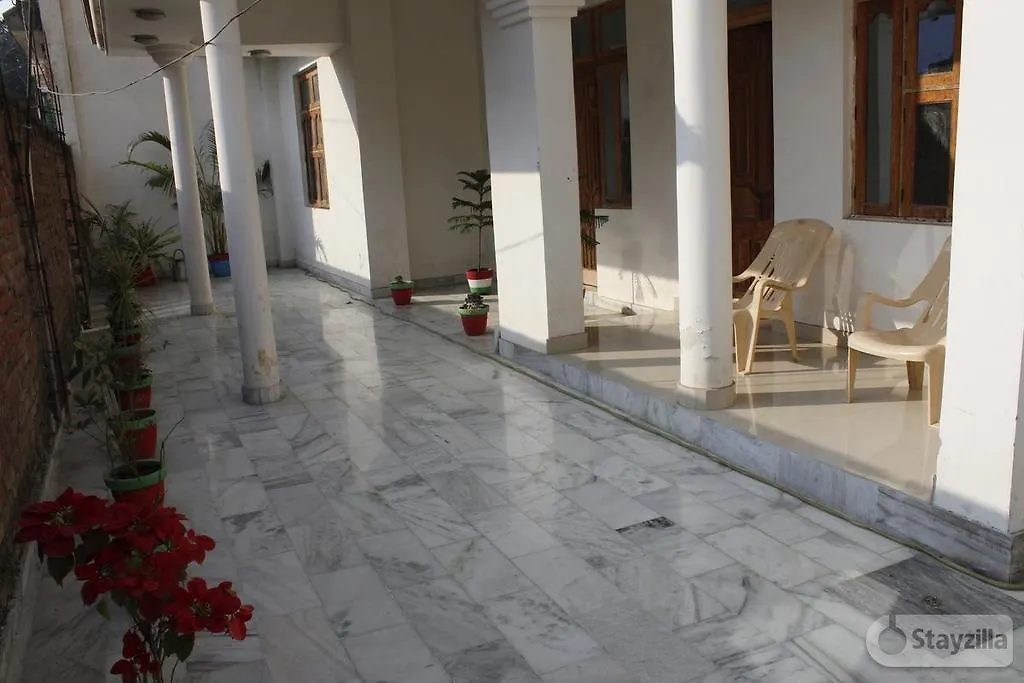 Goroomgo Varanasi Paradise Varanasi - Parking & Restaurant Available - Perfect Location And Comfortable Room 0*,