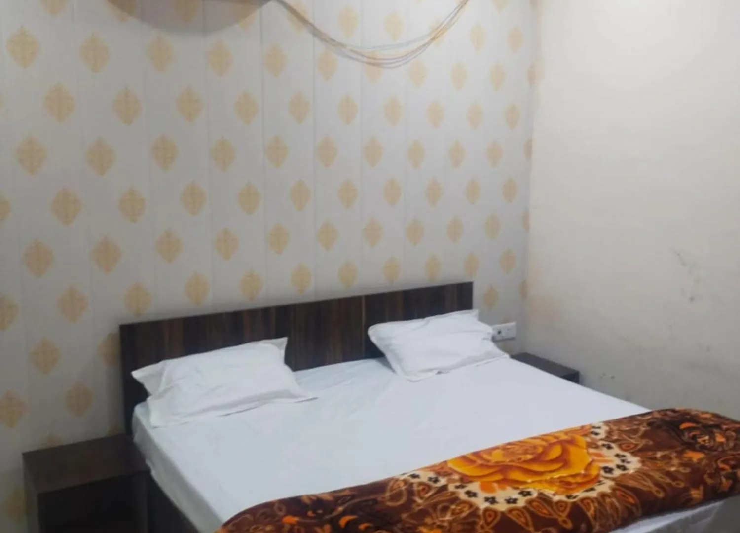 Goroomgo Varanasi Paradise Varanasi - Parking & Restaurant Available - Perfect Location And Comfortable Room