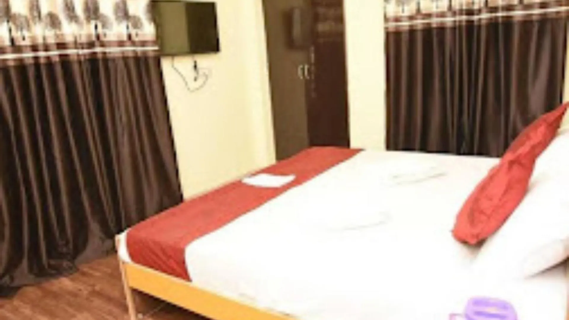 Goroomgo Varanasi Paradise Varanasi - Parking & Restaurant Available - Perfect Location And Comfortable Room 0*,